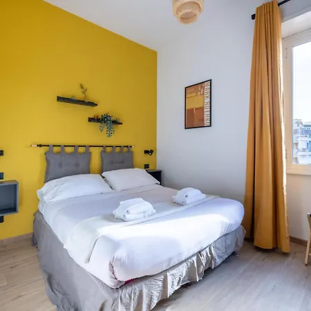 Croma - 4*