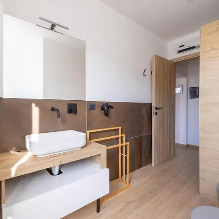 Guest house Croma - *